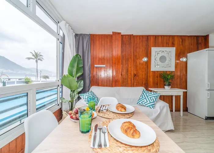 Seaside Apartment *